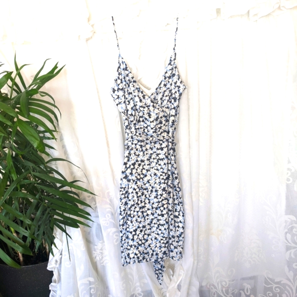 TUSSAH Size 12 Blue & White Floral Halter V-neck Fit & Flare - Picture 2 of 11